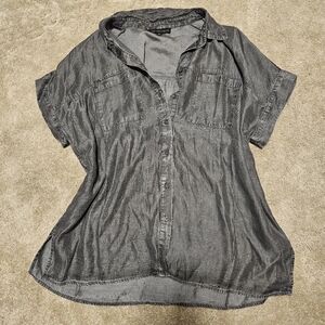 🌻 grey button up shirt